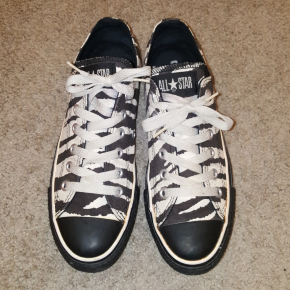 Converse zebra print WOMEN'S size8 MEN'S size6 rea